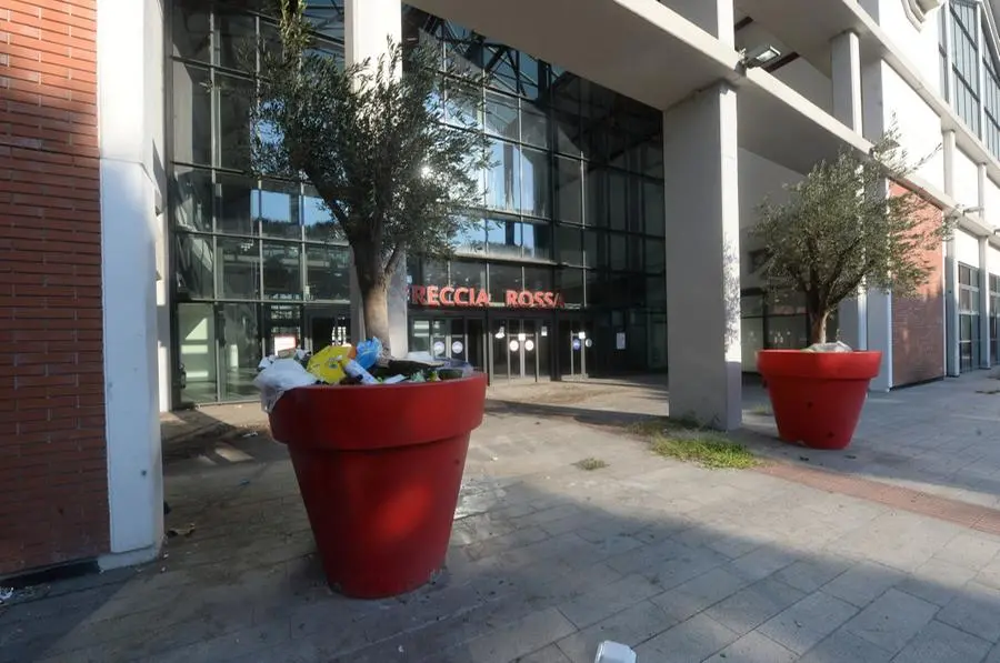 L'esterno del centro commerciale Freccia Rossa