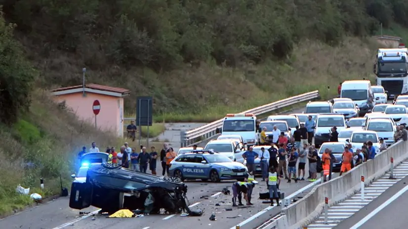 L'auto che si è ribaltata in Corda Molle