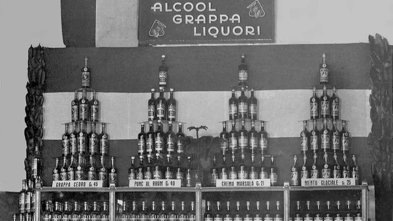 I primi passi dell'azienda sono stati compiuti nel mondo del vino e dei distillati