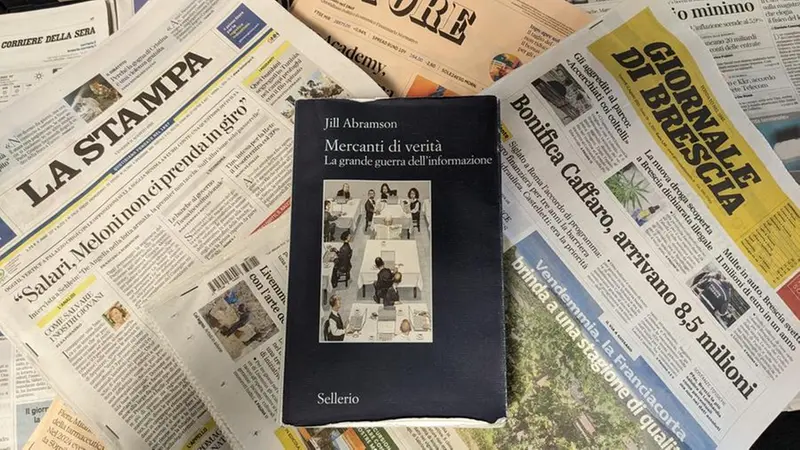 La copertina di Mercanti di verità