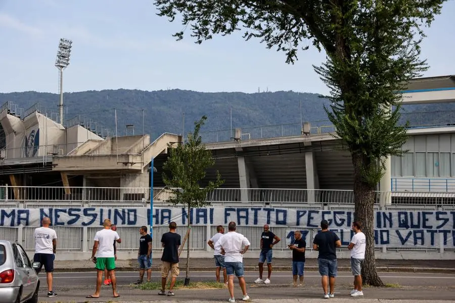 La contestazione degli Ultras contro Massimo Cellino