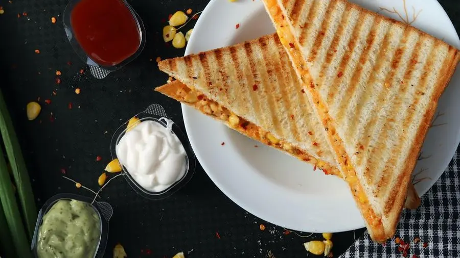 Un toast tagliato a metà