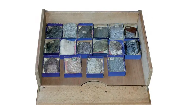 Alcuni dei minerali della collezione di Ragazzoni - Foto tratta da «Giuseppe Ragazzoni. Il maestro della geologia bresciana» di Paolo Schirolli