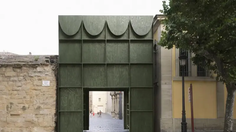 L’Extra-Ordinary Gate di lego realizzato per il Festival Concéntrico in Spagna