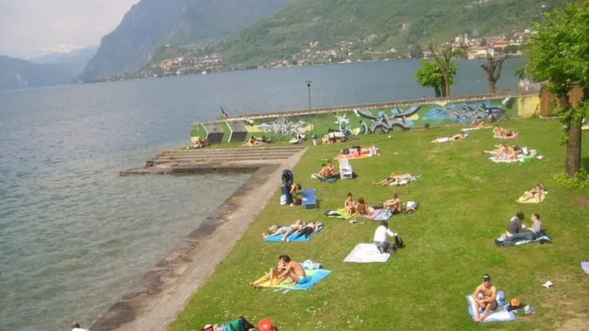 Qui verrà riqualificata la spiaggia pubblica demaniale - © www.giornaledibrescia.it