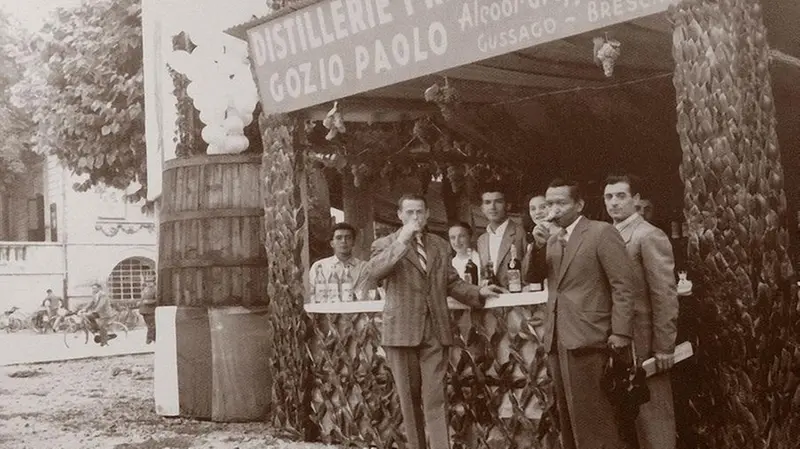 Una fotografia storica che immortala gli albori dell'azienda di Gussago - Foto tratta da www.franciacortacreme.com