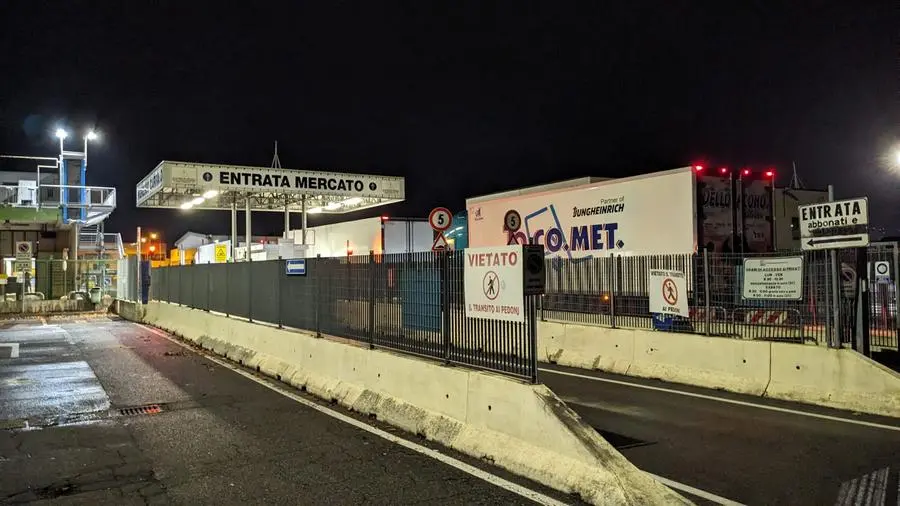 Una notte al mercato ortofrutticolo di Brescia