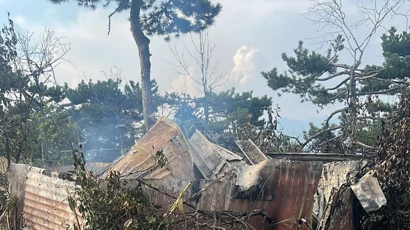 Il capanno in fiamme sul Montorfano