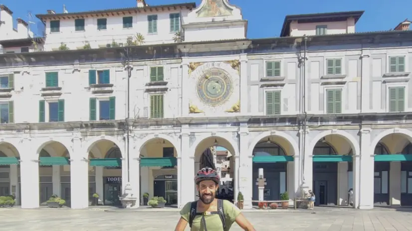 Ugo Brischetta in piazza Loggia