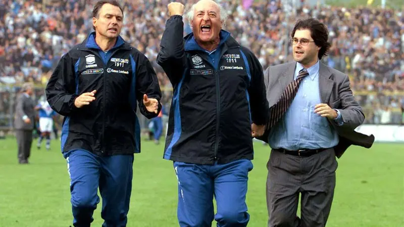 La corsa di Mazzone sotto la curva dell’Atalanta nel settembre 2001