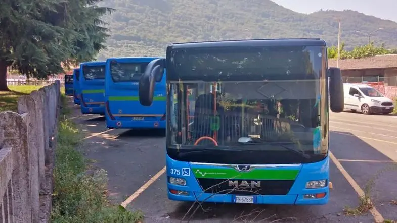 Autobus del servizio trasporti sul Sebino - Foto © www.giornaledibrescia.it