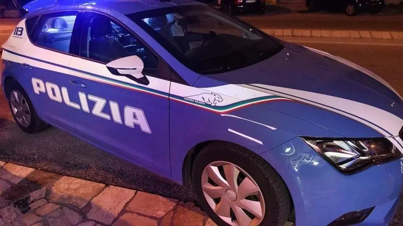 Una volante della Polizia di Stato