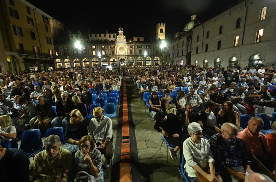 Piazza Loggia durante uno dei concerti di Brescia Summer Festival della passata edizione - © www.giornaledibrescia.it