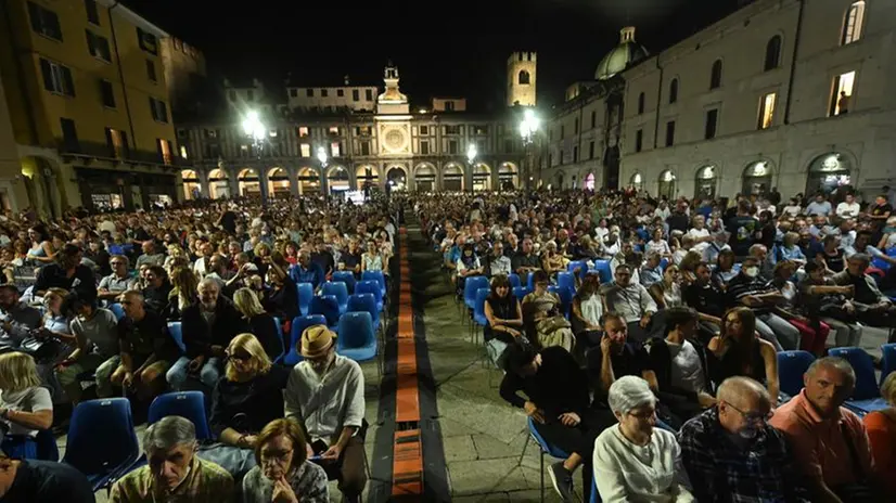 Piazza Loggia durante uno dei concerti di Brescia Summer Festival della passata edizione - © www.giornaledibrescia.it