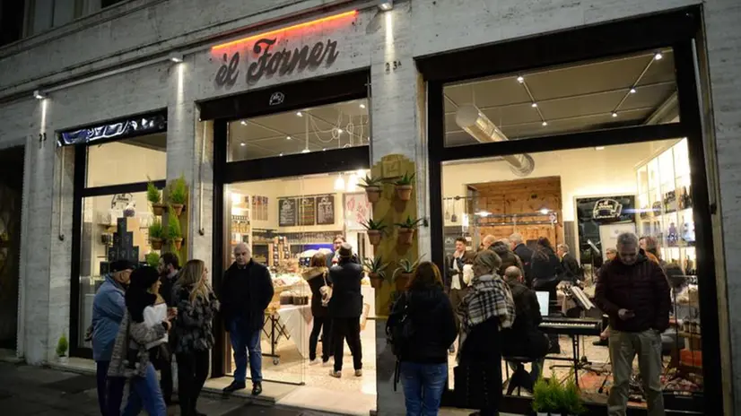 Il negozio «El Forner» in corso Martiri della Libertà a Brescia - © www.giornaledibrescia.it
