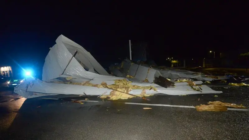 I danni provocati dal maltempo in città: decine di interventi