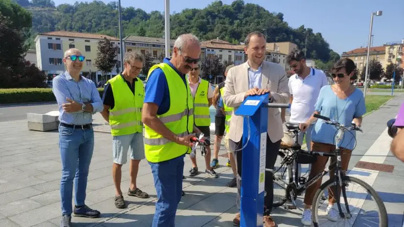 L'inaugurazione delle colonnine di riparazione