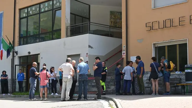 L'accoglienza è stata organizzata nella palestra della scuola - Foto Gabriele Strada/Neg © www.giornaledibrescia.it