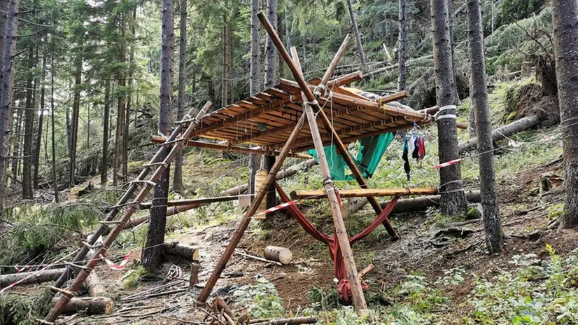 La tenda travolta dall'albero a Corteno Golgi