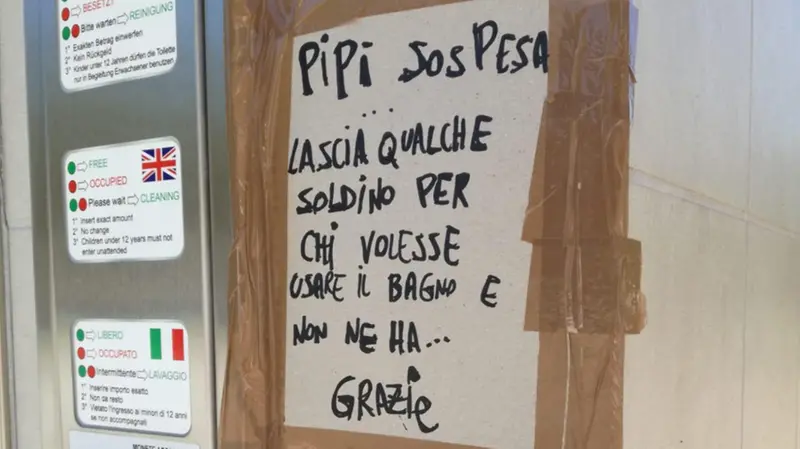 Il cartello esposto - Foto Facebook Cdq Lamarmora