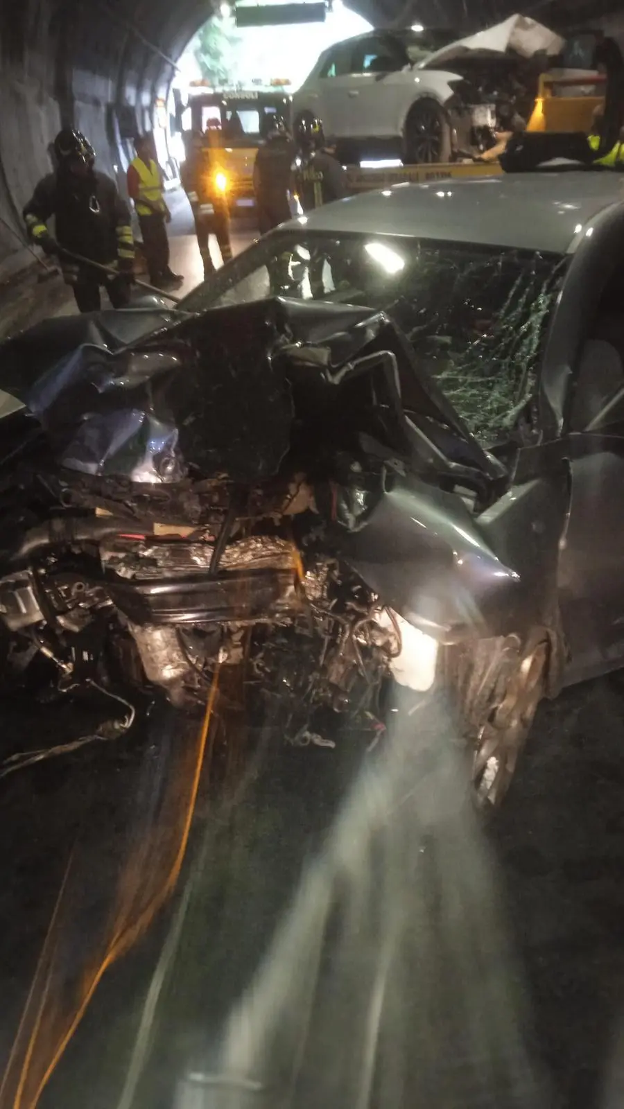 Le auto coinvolte nello scontro in galleria a Cividate Camuno