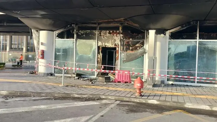 L'aeroporto di Catania dopo l'incendio