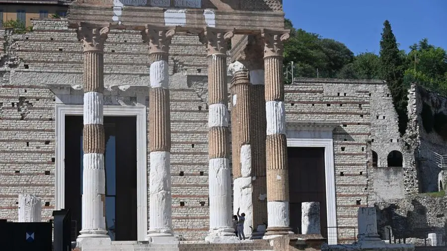 Turisti in centro a Brescia l'ultima domenica di luglio