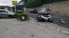 Scontro a Gargnano fra un'auto e uno scooterone