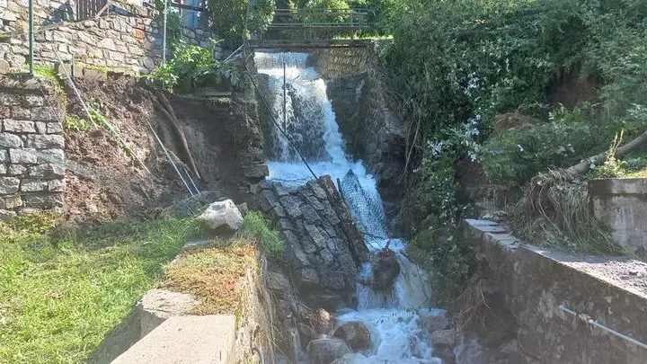 Cevo, crolla il canale artificiale