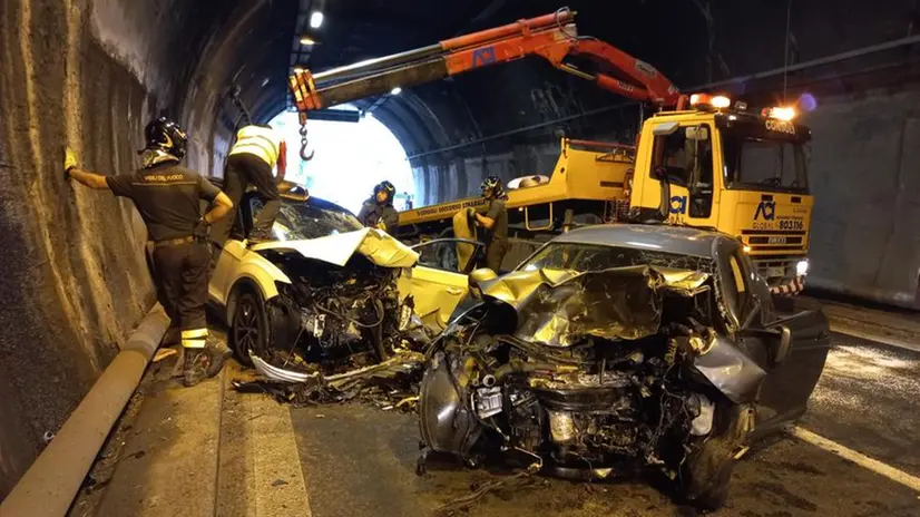 Le auto coinvolte nello scontro in galleria a Cividate Camuno