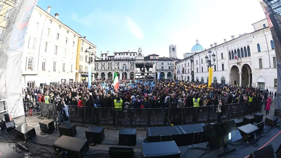 In piazza Loggia il concerto inaugurale dell'anno della Cultura -Gabriele Strada /Neg © www.giornaledibrescia.it