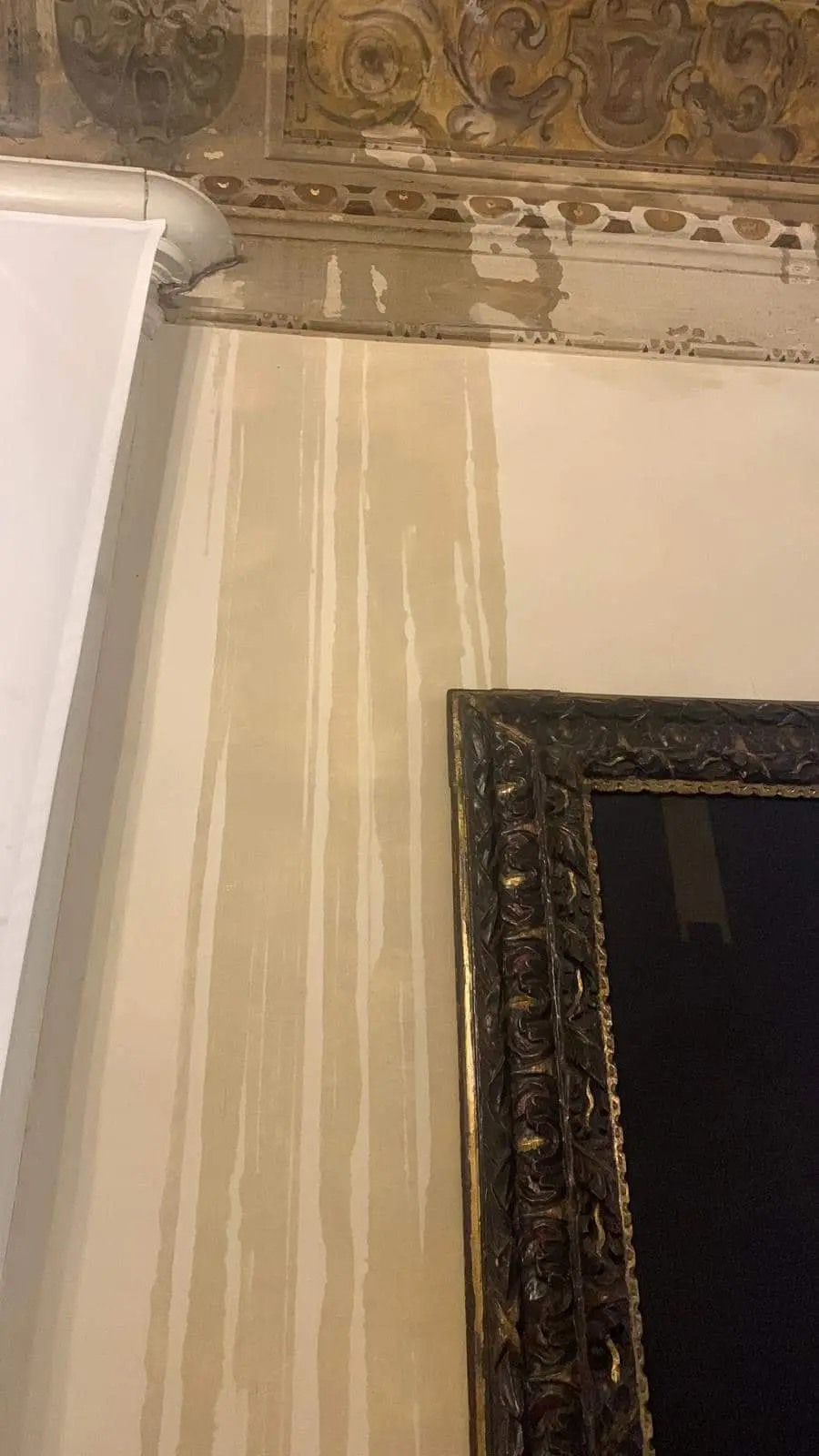 Montichiari, infiltrazione d'acqua in una sala del museo Lechi