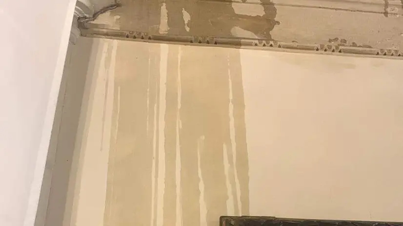 Montichiari, infiltrazione d'acqua in una sala del museo Lechi