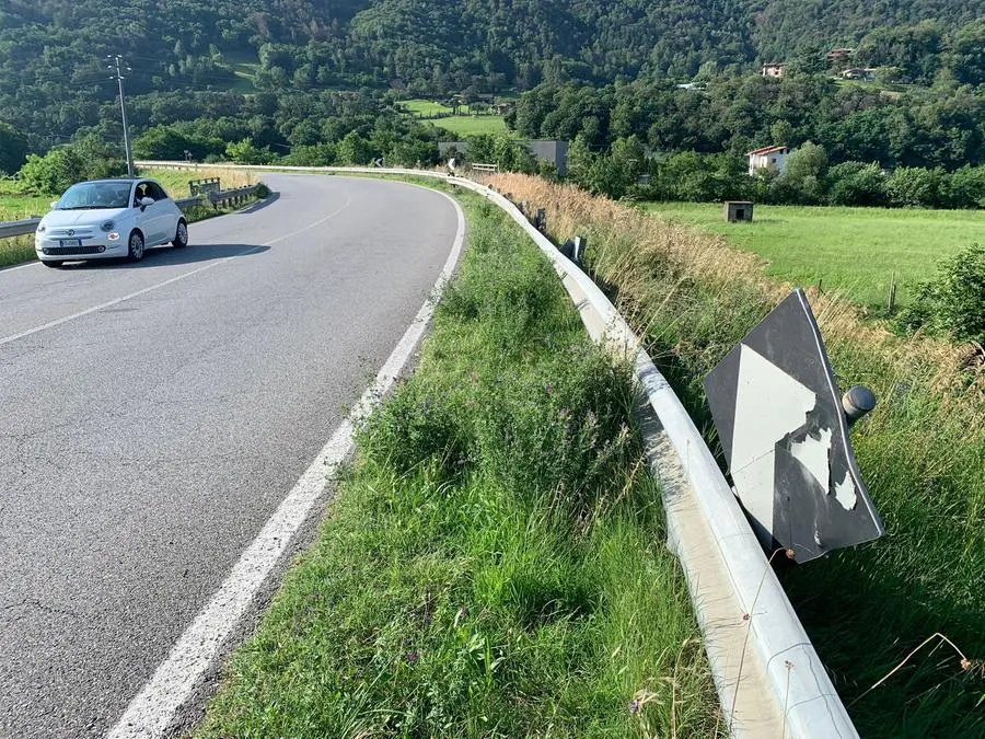 Sulla provinciale esterna di Esine il luogo dove è avvenuto l'incidente