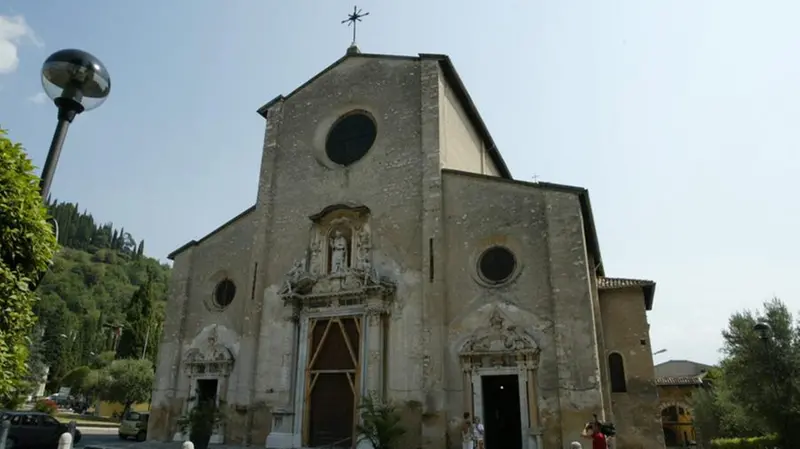 La chiesa dei Santi Pietro e Paolo a Toscolano Maderno - © www.giornaledibrescia.it