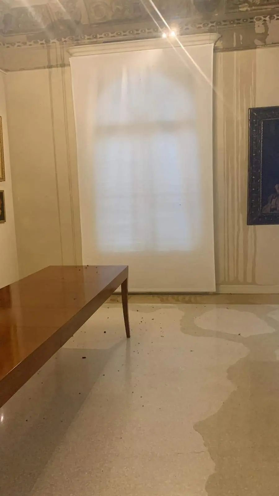 Montichiari, infiltrazione d'acqua in una sala del museo Lechi