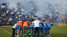 Un huddle pre partita del Brescia al Rigamonti - Foto New Reporter Nicoli © www.giornaledibrescia.it