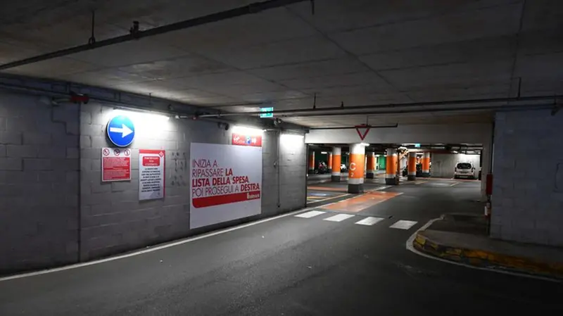 Materassi, scarpe e rifiuti dentro al Freccia Rossa