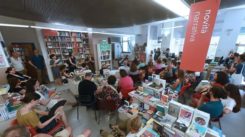 Jonathan Coe alla Nuova Libreria Rinascita
