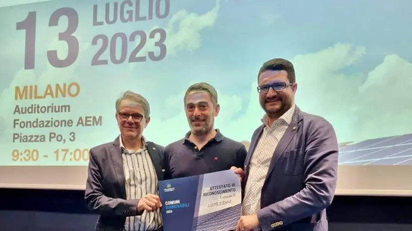 La consegna del premio a Capuzzi e Facchini a «Quale energia 2023» - © www.giornaledibrescia.it