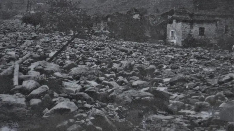 Foto d’epoca dopo l’alluvione del 9 luglio 1953 a Pisogne