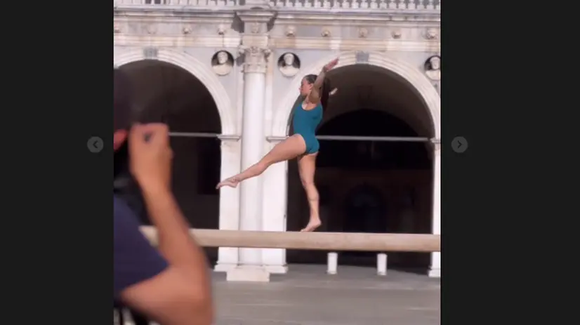 Vanessa Ferrari in piazza Loggia