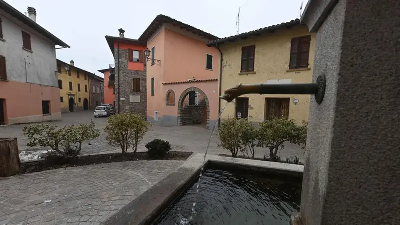 La fontana nel centro di Livemmo - Foto Marco Ortogni/Neg © www.giornaledibrescia.it