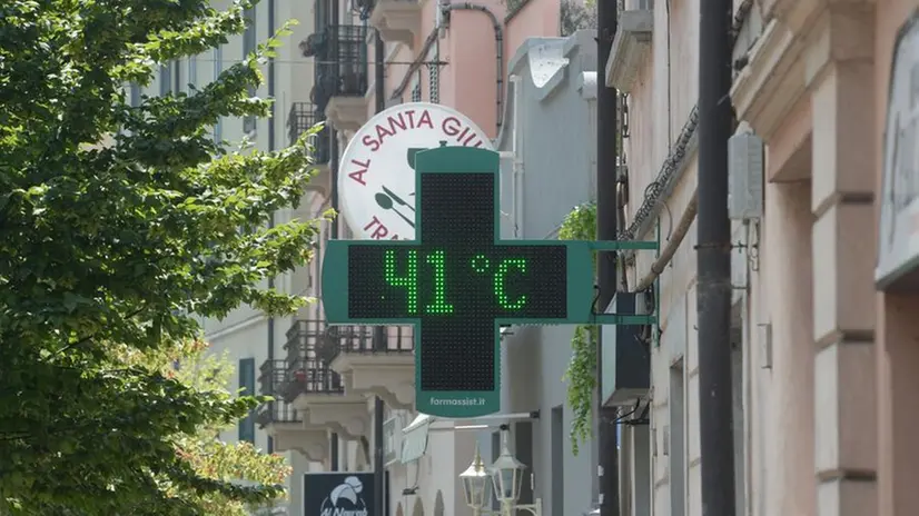 Un'ondata di calore si è abbattuta su Brescia nei giorni scorsi - Foto Marco Ortogni/Neg © www.giornaledibrescia.it