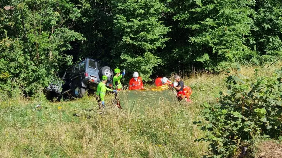 Anziano esce di strada a Bione e cade per 50 metri nella scarpata ...