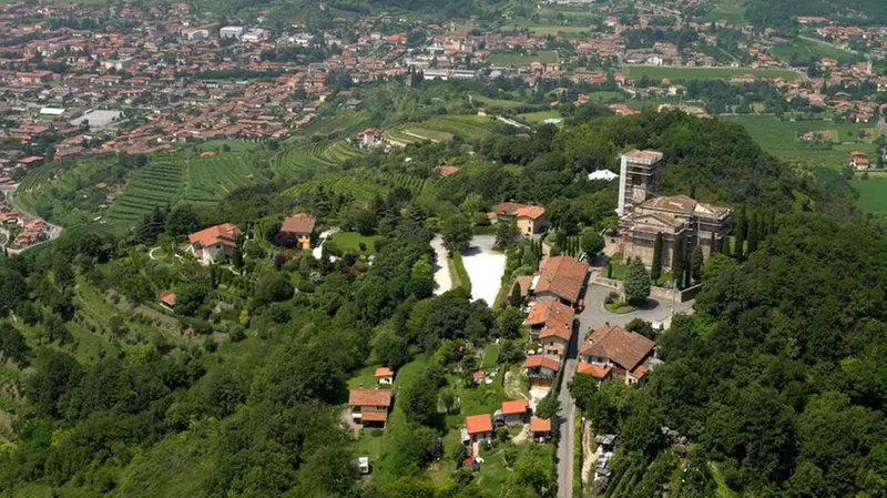 Una panoramica dall'alto del santuario della Stella