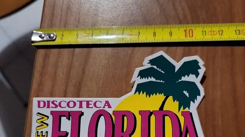 L'adesivo con il logo del Florida - Foto tratta da www.ebay.it