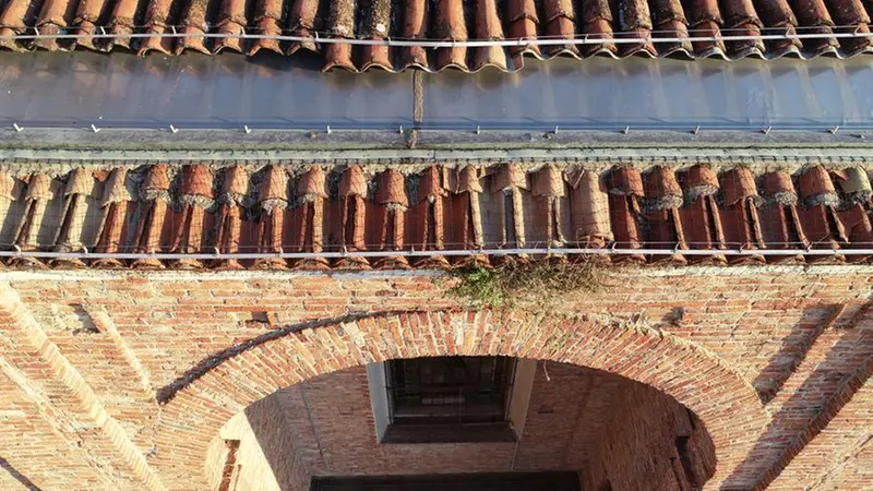 Con il primo lotto si sistemerà il tetto - © www.giornaledibrescia.it