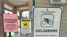 L'avviso delle telecamere al ciclodromo di Gussago - Foto © www.giornaledibrescia.it
