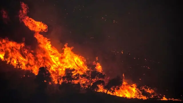 Rodi devastata dagli incendi